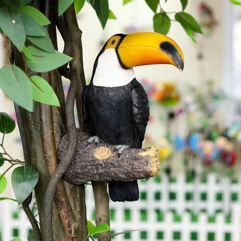 Toucan Bird Figurine Tree Hugger Decor Hanging Resin Ornaments Garden Statue Creative Simulation Animal Yard Wall Decoration
