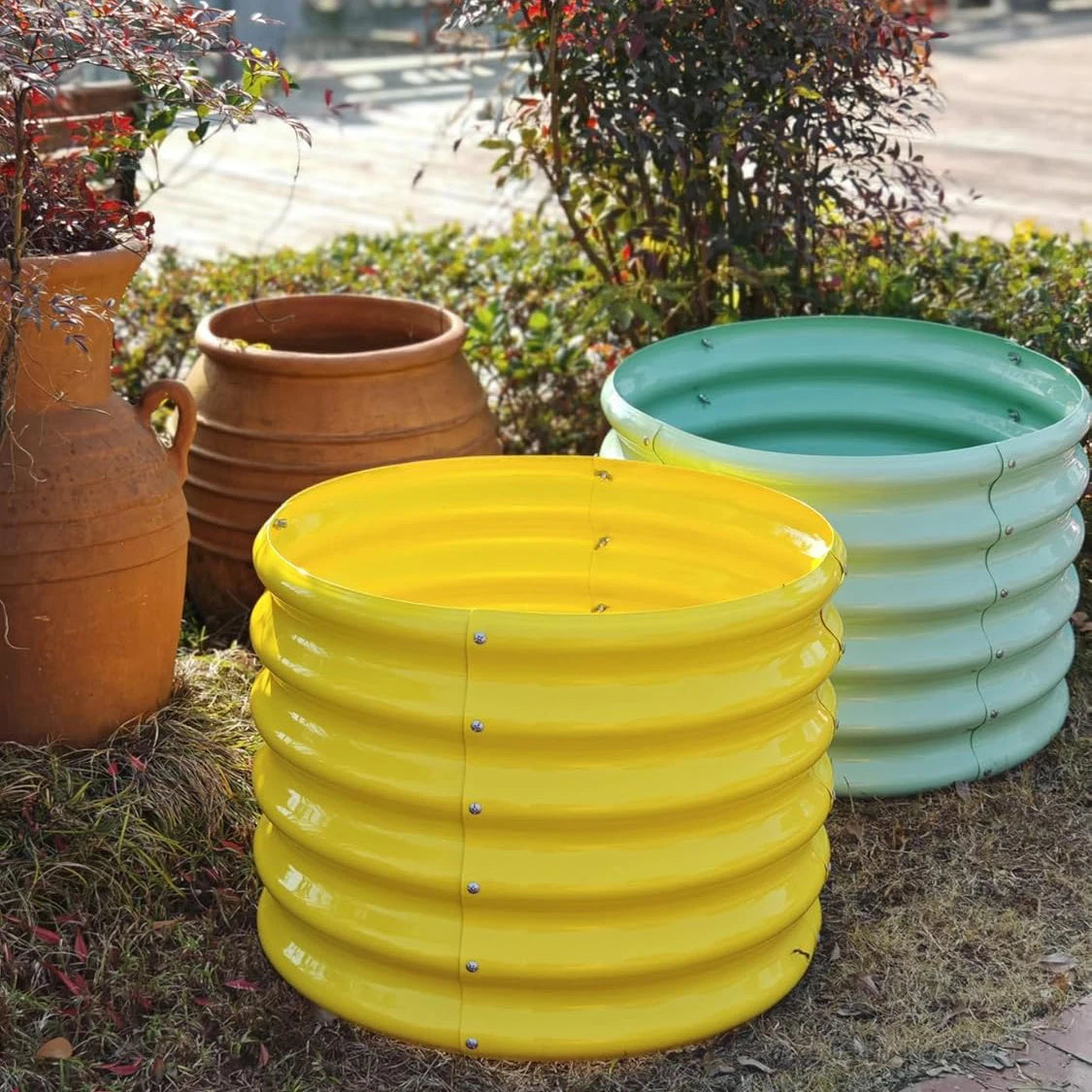 Round Metal Planter Boxes (4-Pack)