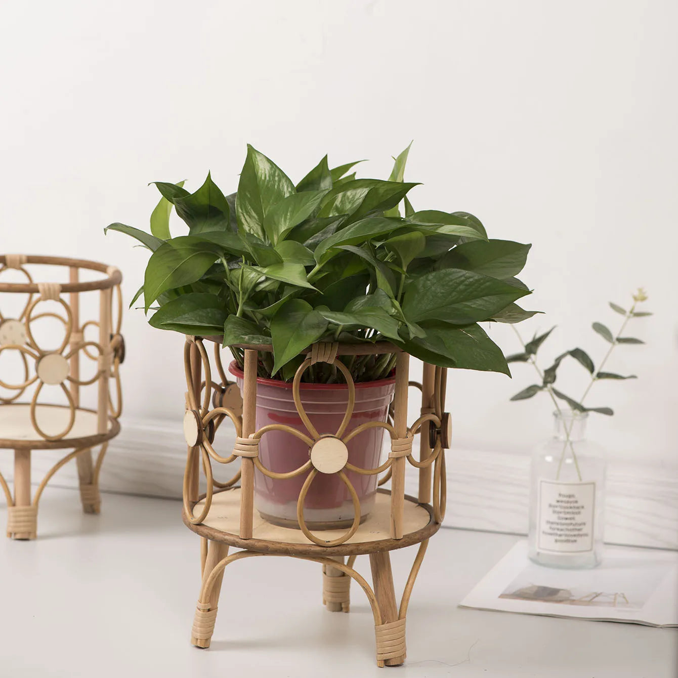 Hollow Flower Stand Hand-woven Imitation Rattan Plant Stand Desktop Creative Flower Pot Stand Balcony Planter with Wooden Legs