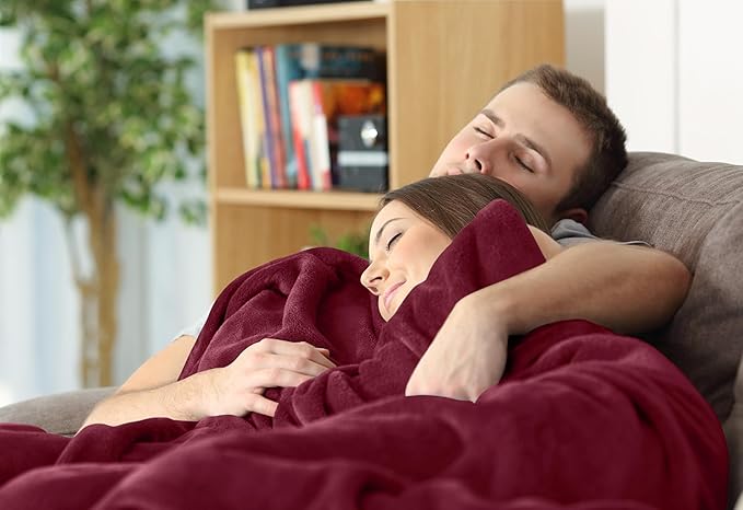 Utopia Bedding Fleece Blanket Twin Size Burgundy 300GSM Luxury Anti-Static Fuzzy Soft Microfiber Bed Blanket (60x80 Inch)