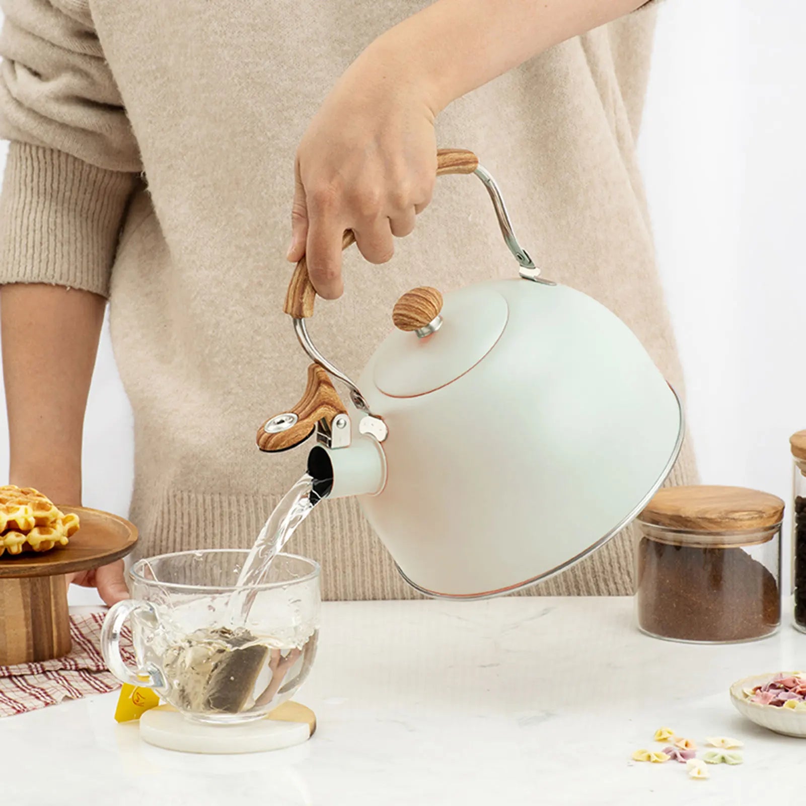 2.5L Stainless Steel Whistling Tea Kettle Food Grade Tea Pot for Make Tea Boil Water Compatible with Gas Stoves Induction Cooker