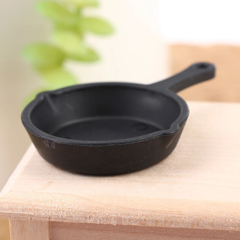 2Pcs Doll House Accessories 1:12 Dollhouse Miniature Kitchen Utensil Pan Small Frying Pan Model Accessories Toys