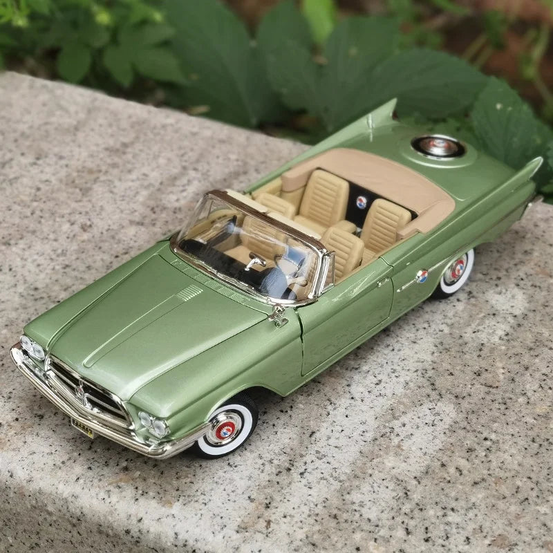 1:18 Chryslers 300FC 1960 Alloy Sports Car Model Diecast Metal Classic Retro Vehicles Car Model Simulation Collection Kids Gifts