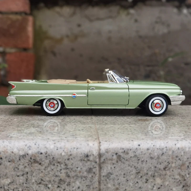 1:18 Chryslers 300FC 1960 Alloy Sports Car Model Diecast Metal Classic Retro Vehicles Car Model Simulation Collection Kids Gifts