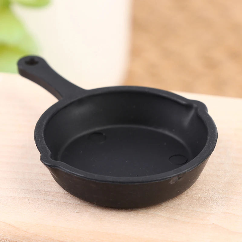 2Pcs Doll House Accessories 1:12 Dollhouse Miniature Kitchen Utensil Pan Small Frying Pan Model Accessories Toys