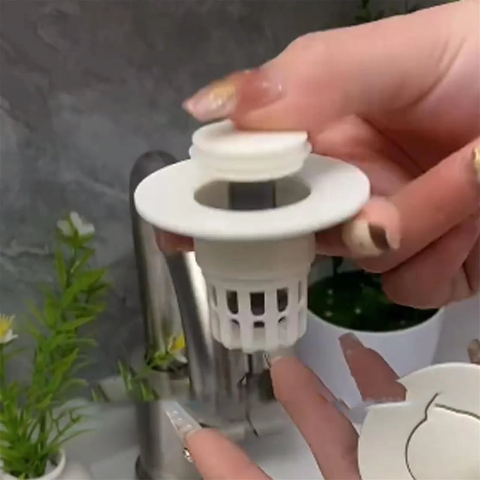 Bathroom Sink Plug Pop-Up Drain Filter Washbasin Drainer Bouncing Core Filter for Quickly Seal and Drain Water