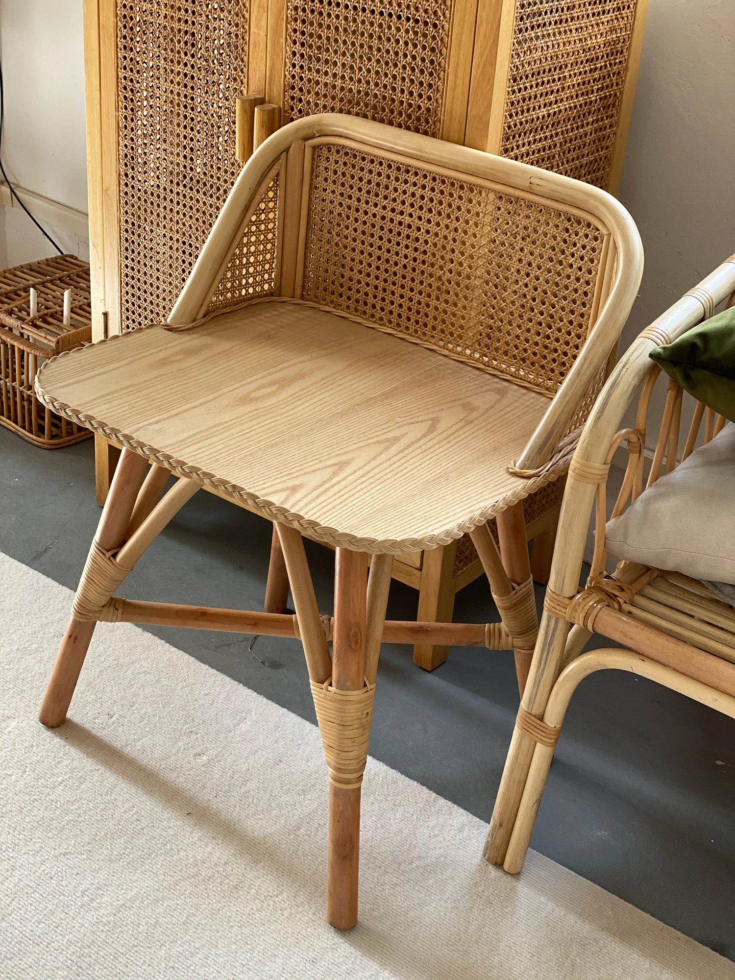 Nordic Small Vanity Table Portable Rattan Minimalist Unique Makeup Desk Dressers Seating Corner Coiffeuse De Chambre Furniture