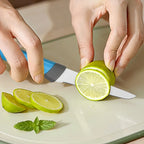 High-end 4-piece kitchen knife set, stainless steel fruit knife. A multi-functional knife used by kitchen chefs for cutting meat