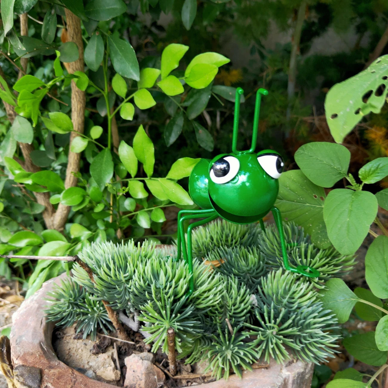 4pcs Set of Rustic Iron Ant Sculptures with Big Eyes - Perfect for Garden & Yard Decor, Halloween Themed, No Battery Needed