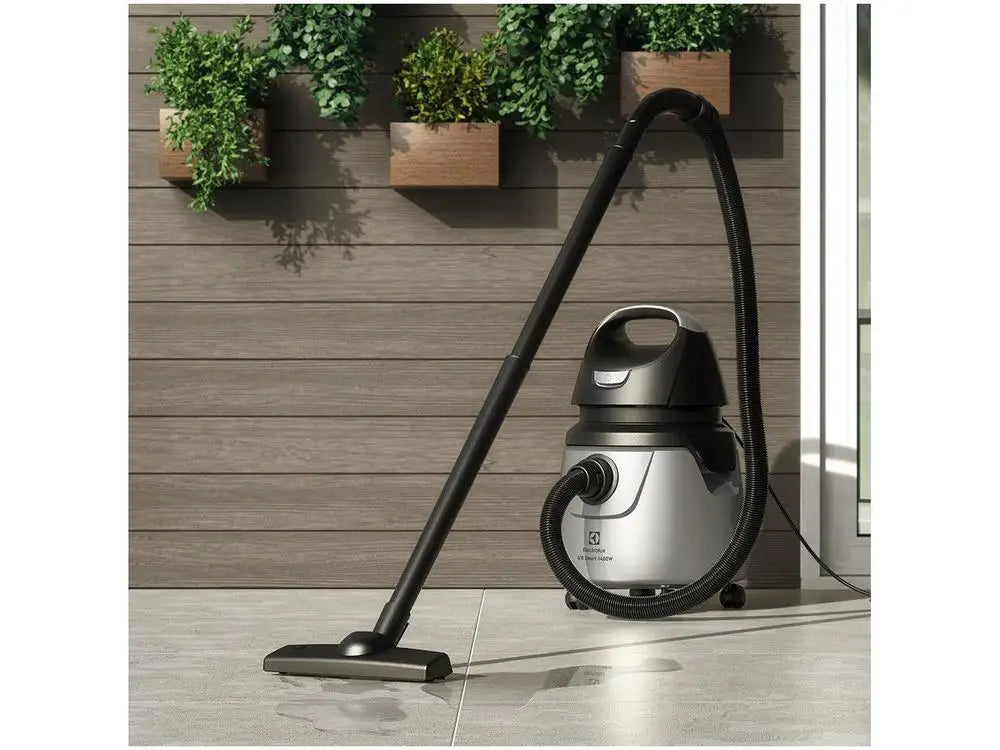 Electrolux 1400W - 220V Vacuum Cleaner and Water