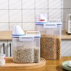 Kitchen Supplies Food Storage Bucket 1.5/2kg Portable Moistureproof Storage Tank with Scale Cup Food Bucket Plastic Container