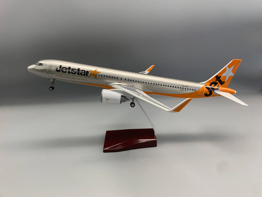 Jetstar Airways A321 1/100 Scale 47cm Collectible Plane 321 Jetstar Toy Airplane Model for Aviation Souvenir Plane Toy with Stan