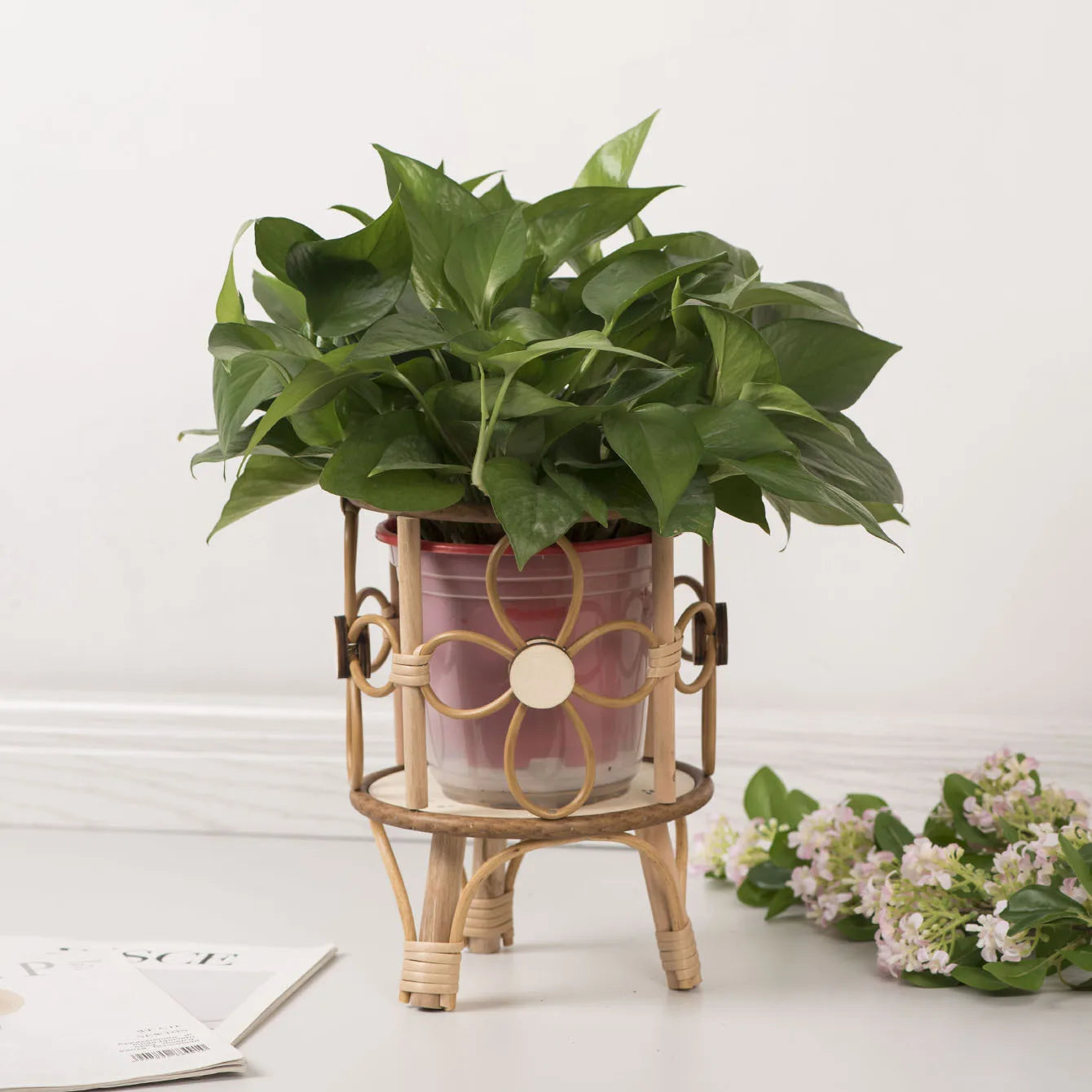 Hollow Flower Stand Hand-woven Imitation Rattan Plant Stand Desktop Creative Flower Pot Stand Balcony Planter with Wooden Legs