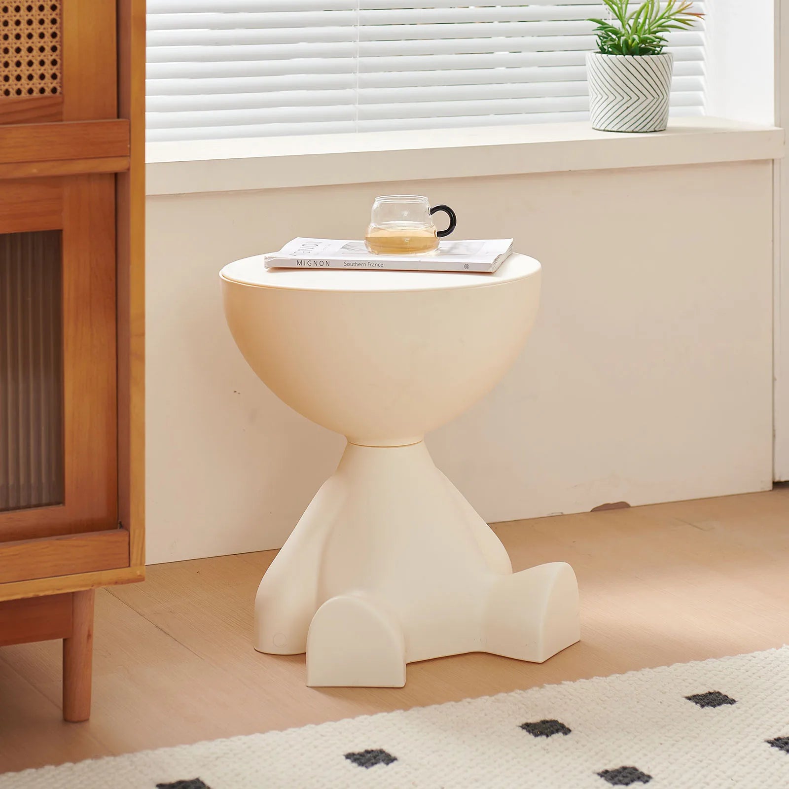 Small flat head coffee table cream style, home living room sofa side table table, round side table