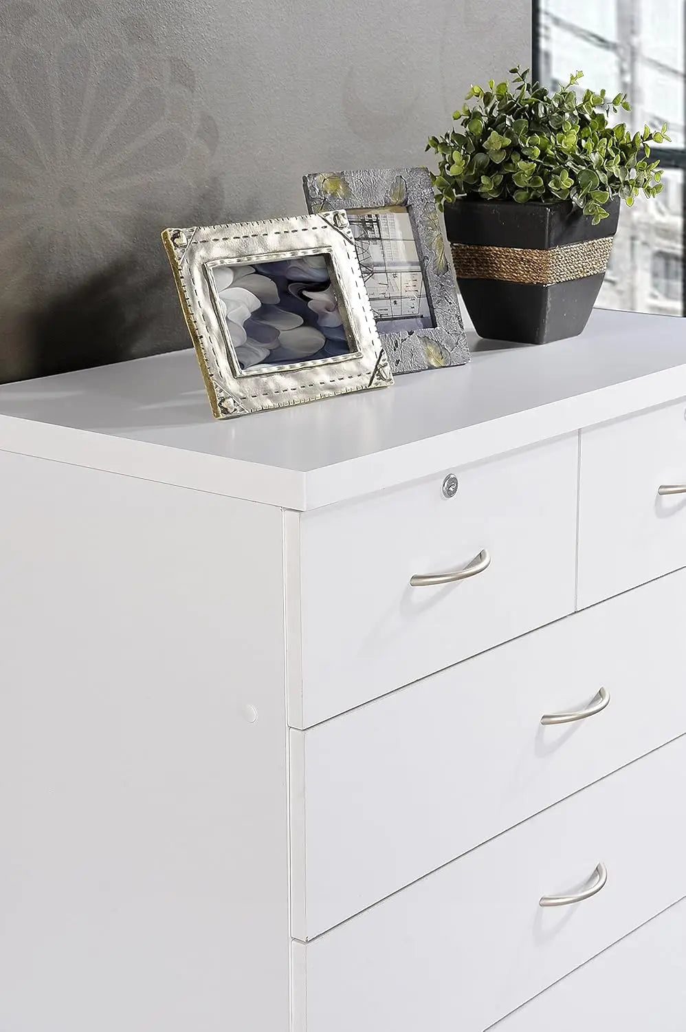 7 Drawer Wood Dresser for Bedroom,31.5inch Wide Chest of Drawers,with 2 Locks on the Top Drawers,Storage Organization Unit,White