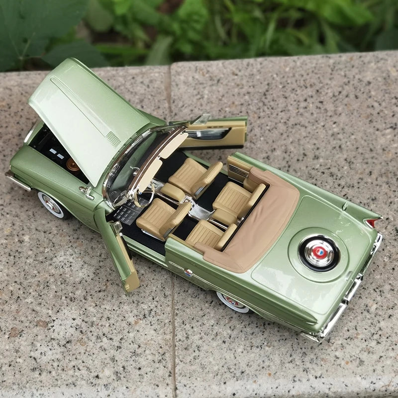1:18 Chryslers 300FC 1960 Alloy Sports Car Model Diecast Metal Classic Retro Vehicles Car Model Simulation Collection Kids Gifts