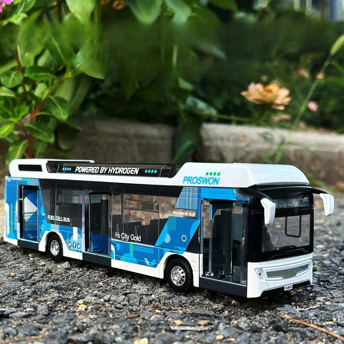 1: 32 alloy bus model new energy bus High fidelity sound and light car toy collection model high-end decoration children's toy