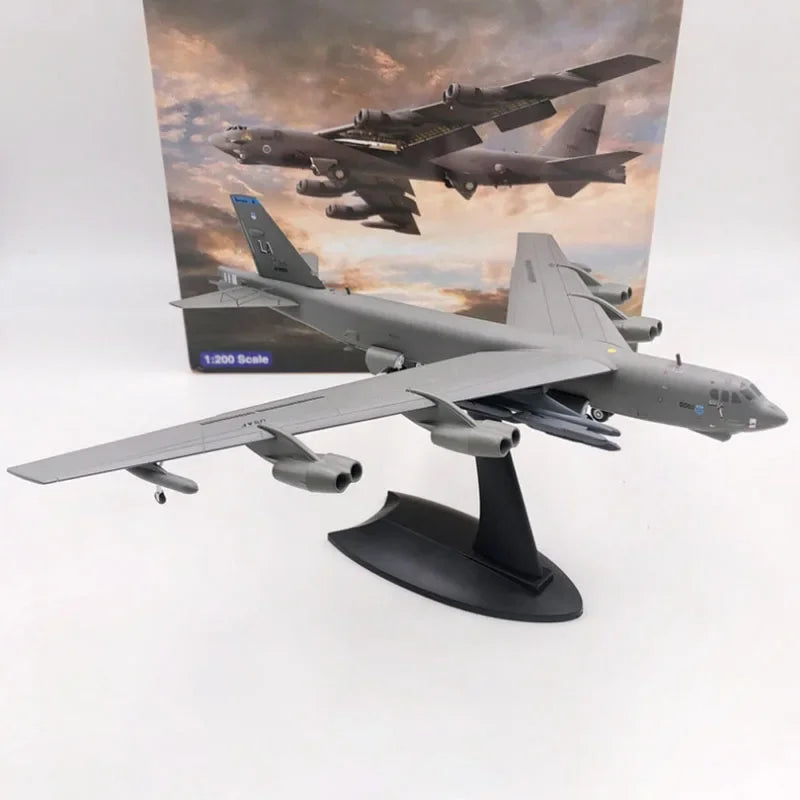 B-52H Strategic Bomber 1:200 Scale Diecast Model