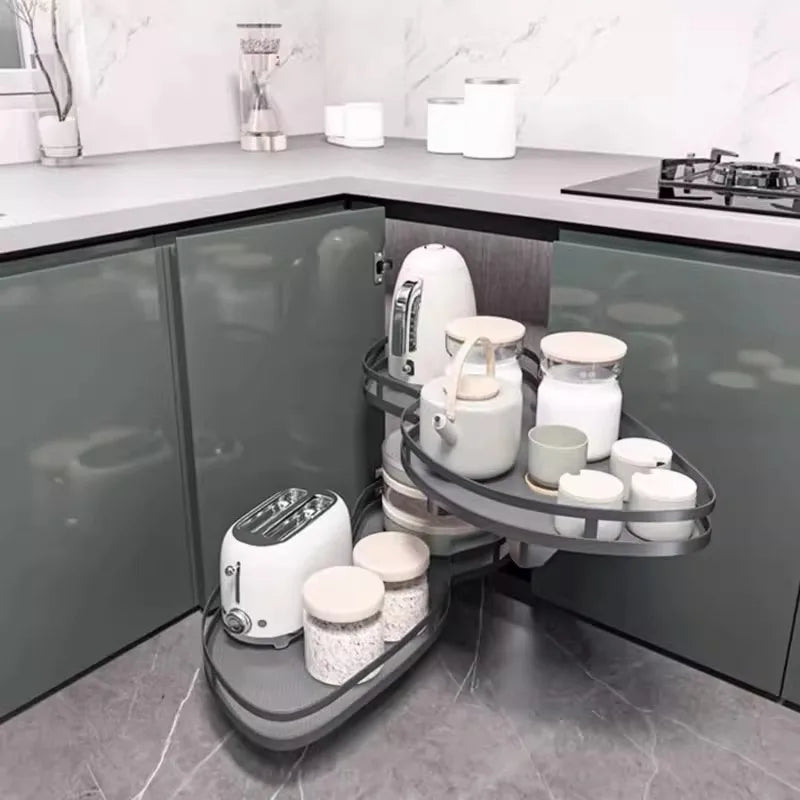 Kitchen corner rotation, small-sized monster flying saucer