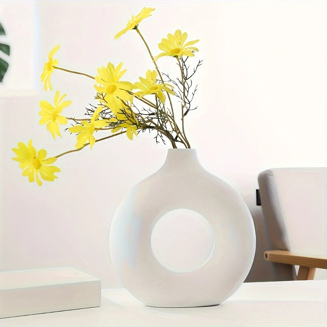 Bohemian Round Plastic Vase for Home and Living Room Decoration,Floral Arrangements and Table,Light Luxury Decoration White pot