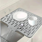 Kitchen Silicone Drain Mat with Built-in Drainage Design, Easy to Clean, Suitable for Countertops, Sinks, Refrigerators