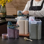 Kitchen Supplies Food Storage Bucket 1.5/2kg Portable Moistureproof Storage Tank with Scale Cup Food Bucket Plastic Container
