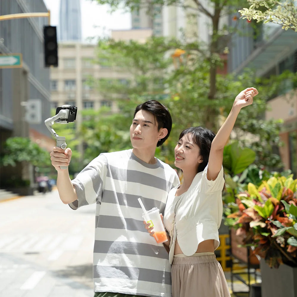 FeiyuTech VB4 Kit Smartphone Gimbal Stabilizer with AI Tracking & Integrated Fill Light, 216mm Extension Rod, for iPhone/Android