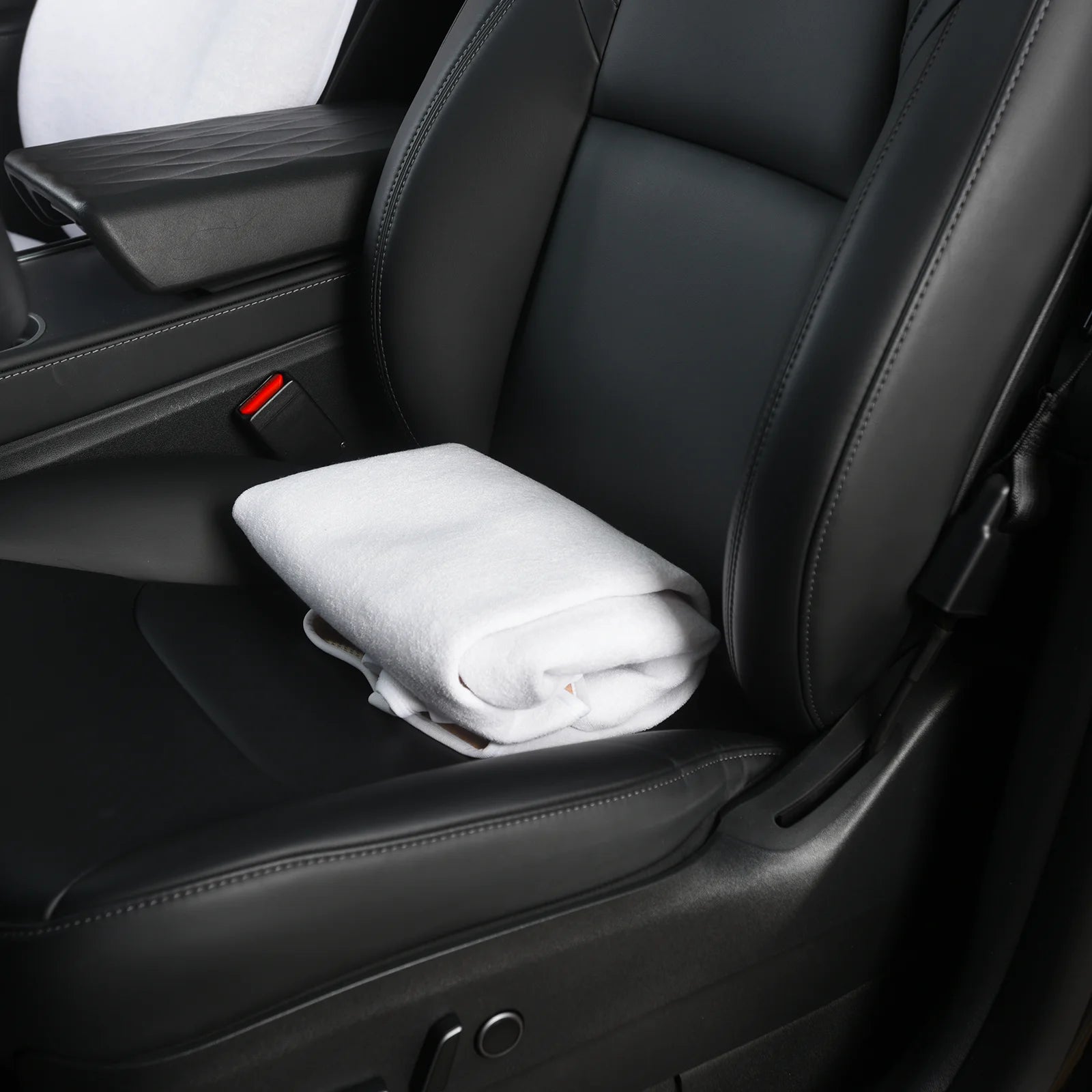 Seat Cover For Tesla Model 3 / Y Front Seat Cover Spring Summer White/Black 4mm Thick Polyester Fiber Car Interior Accessories