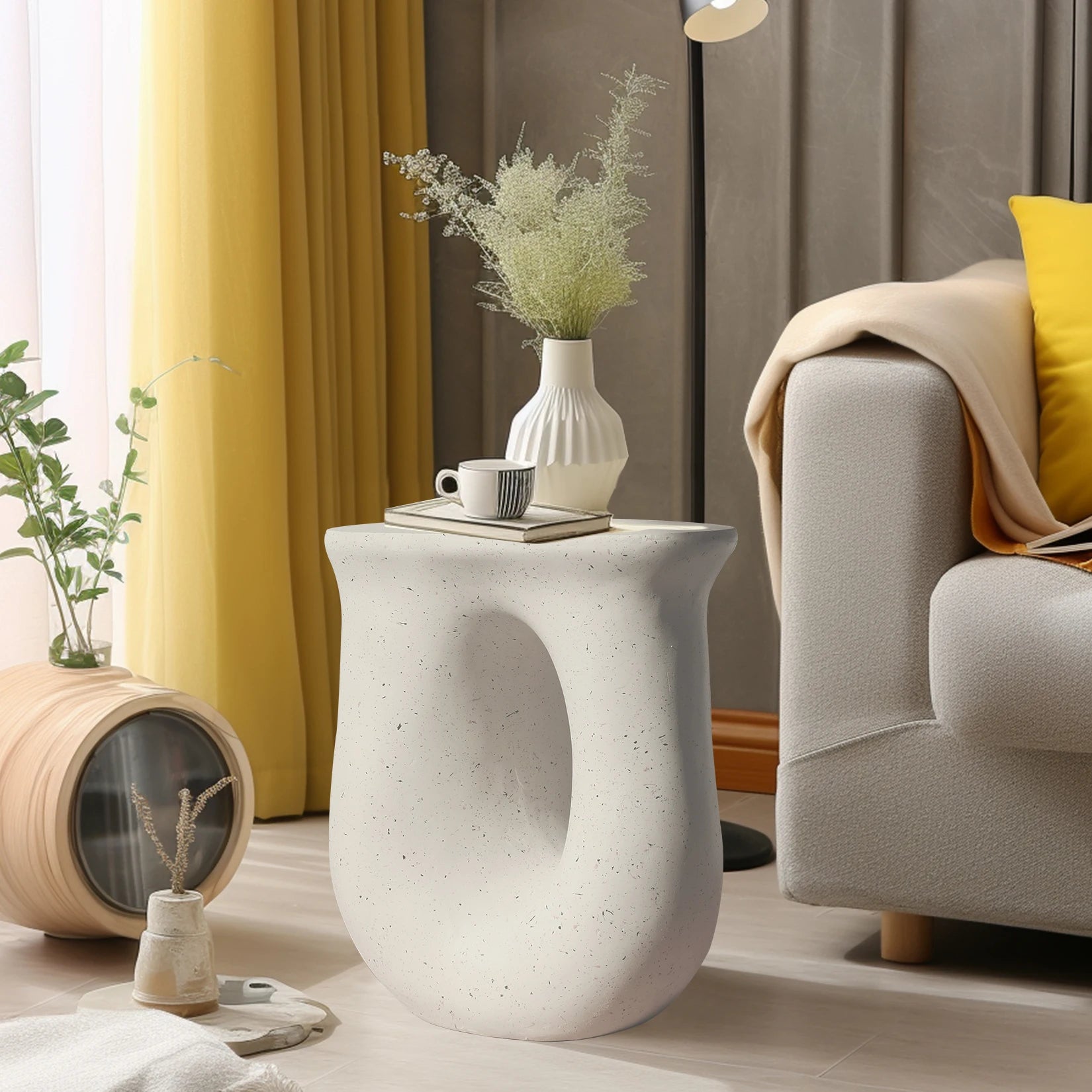 U-shaped Geometric Side End Table Coffee Table Stylish Lightweight Nightstand Bedroom Decor Accent Table