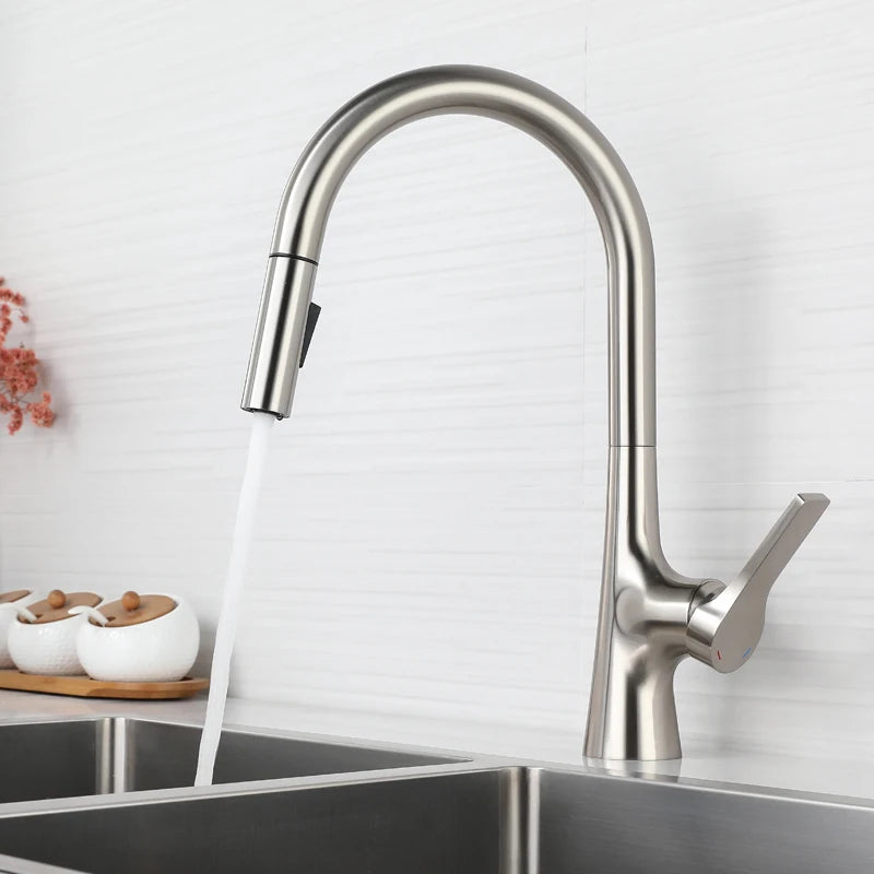 Brushed Gold Pull Out Kitchen Faucet Deck Mounted Stream Sprayer Hot and Cold Water Wash Sink Mixer Tap Brass 360 Rotation Crane