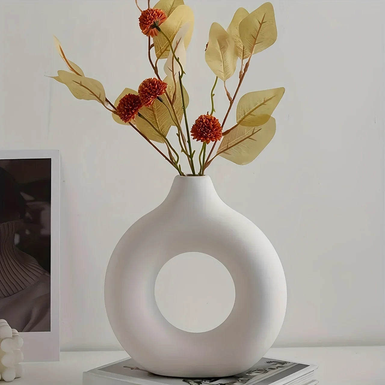 Bohemian Round Plastic Vase for Home and Living Room Decoration,Floral Arrangements and Table,Light Luxury Decoration White pot