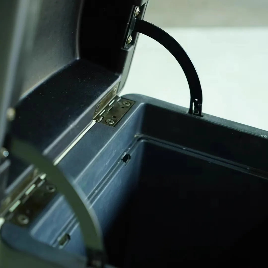 Armrest box damping bracket suitable for 1997-2004 Nissan Patrol Y60 armrest box buckle armrest table bracket 2 pieces