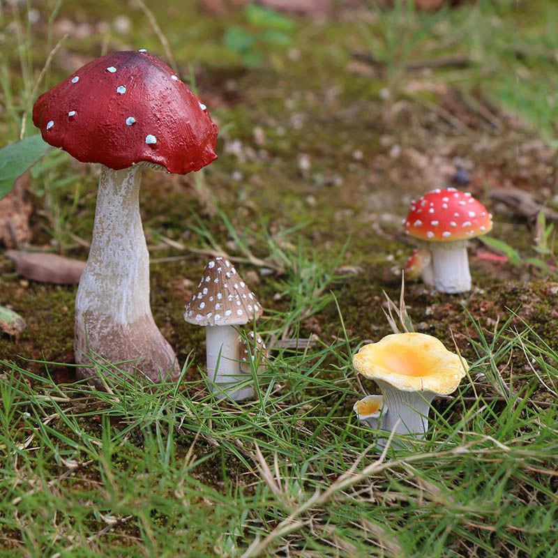 Outdoor Simulation Mushroom Red Umbrella White Pole Resin Decoration items Garden Balcony Lawn Accessories Home Furnishing Decor