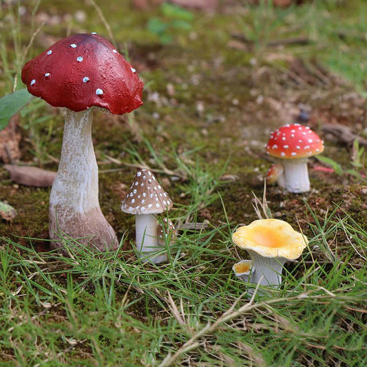 Outdoor Simulation Mushroom Red Umbrella White Pole Resin Decoration items Garden Balcony Lawn Accessories Home Furnishing Decor